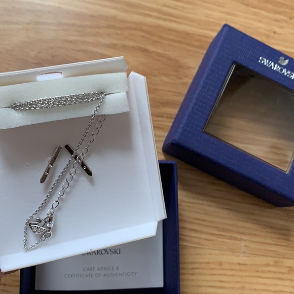 NIB Silver Swarovski pavé oval necklace with opal and clear colored crystals - Picture 4 of 5